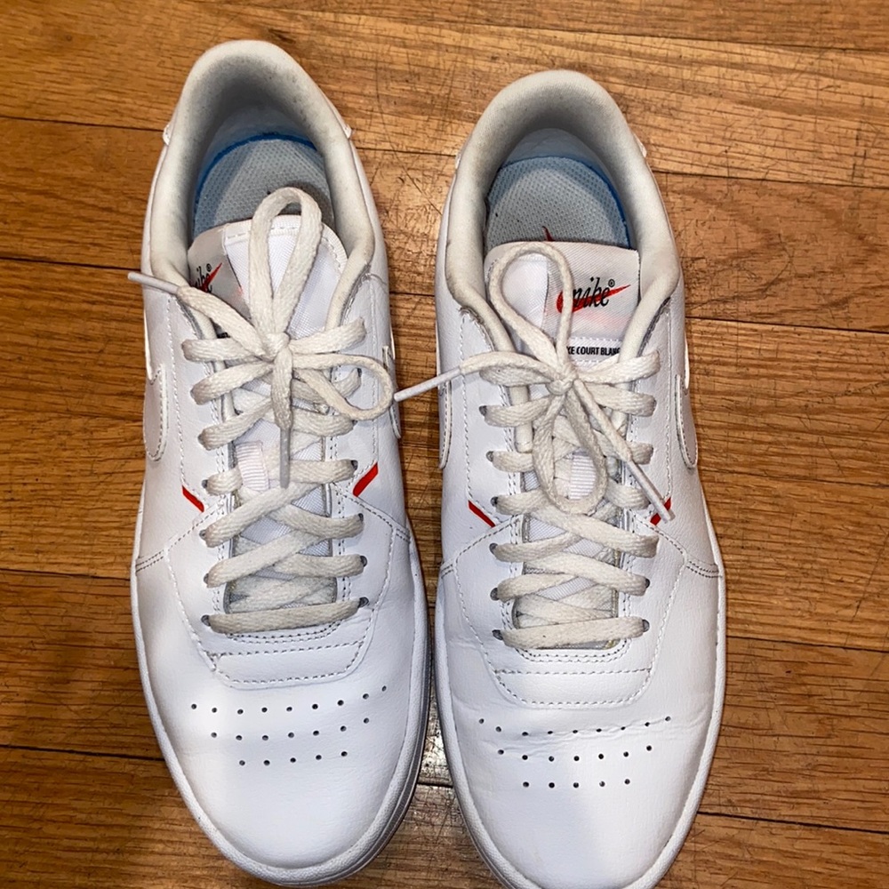 White Nike sneakers!! - Picture 3 of 4